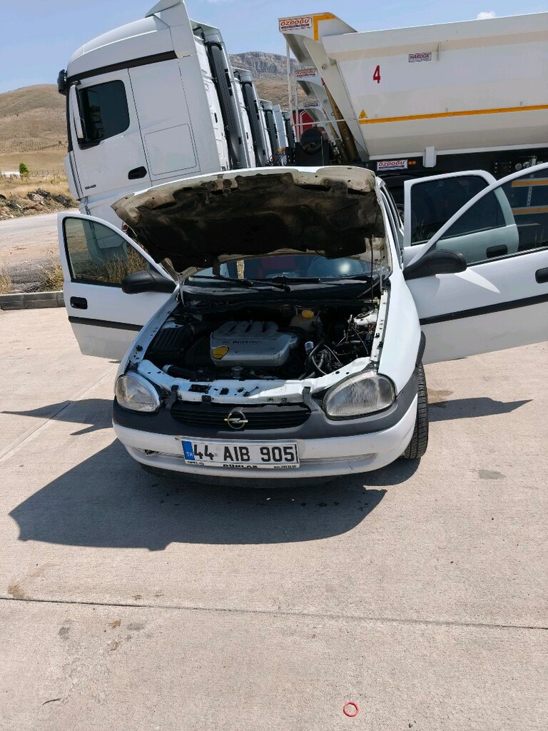 OPEL CORSA 1.4 TECNO MOTOR 16 V - 10