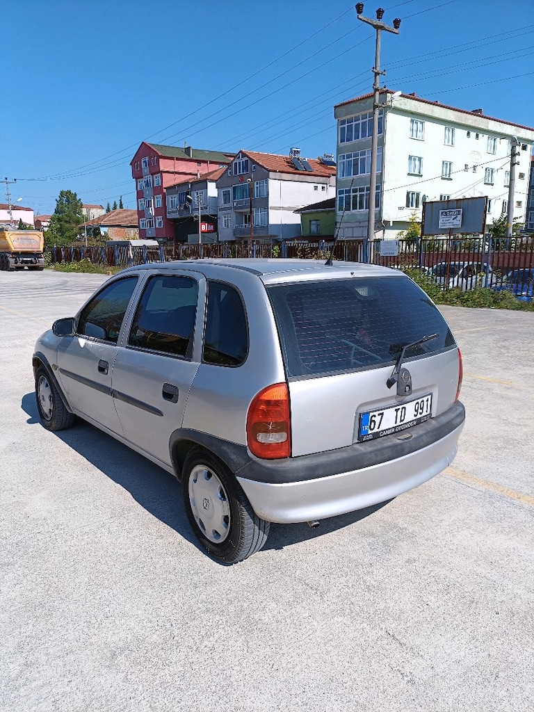 Opel Corsa 1.4 16V - 4