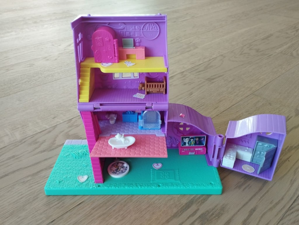 Polly Pocket Pollyville 4 katlı evi ve havuzu - 5