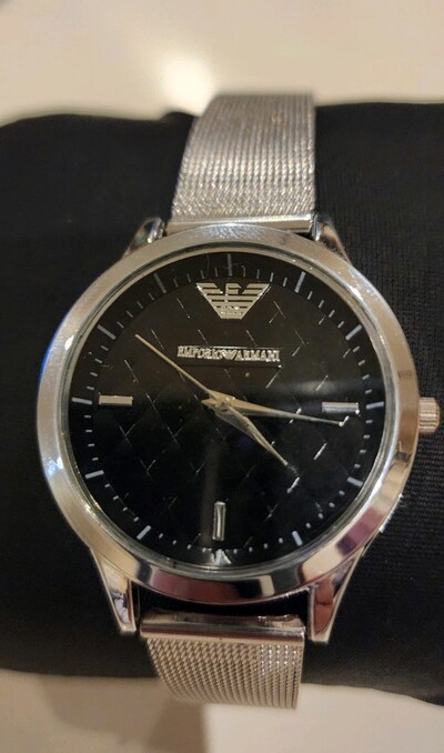 Armani saat