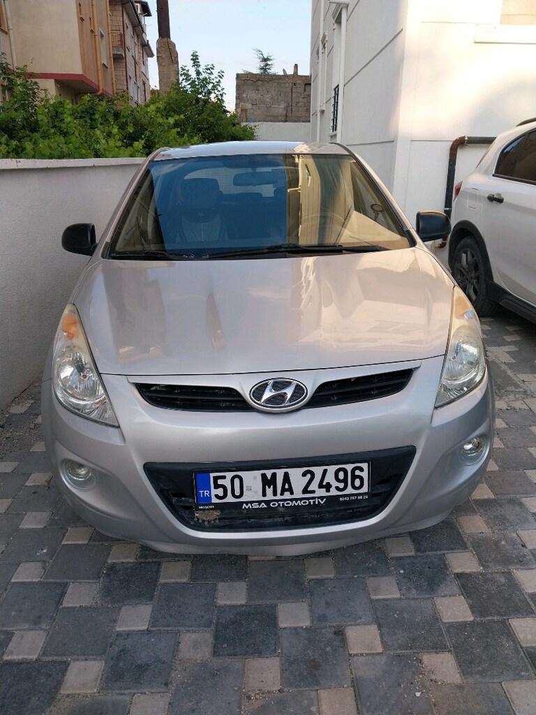 HIYUNDAI i20 - 8