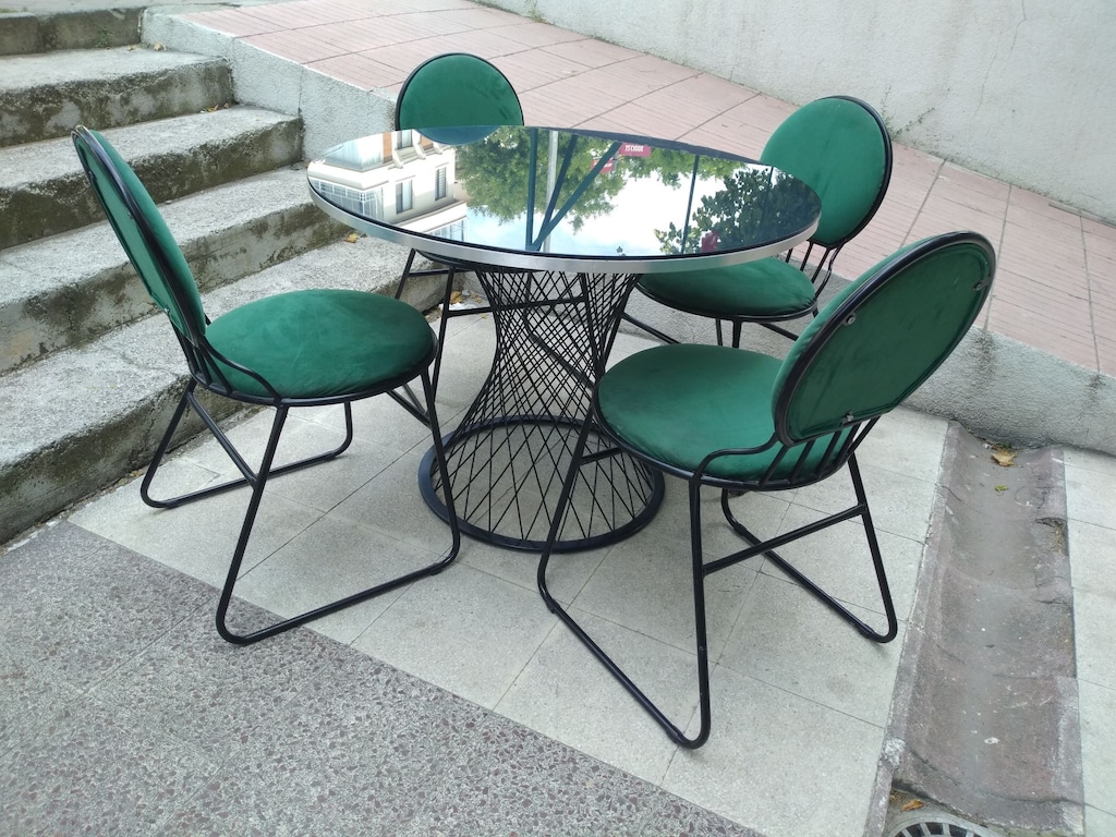 ŞIK VE MODERN: METAL PROFİL FÜME CAM TABLALI MASA VE 4 SANDALYE TAKIMI - 4