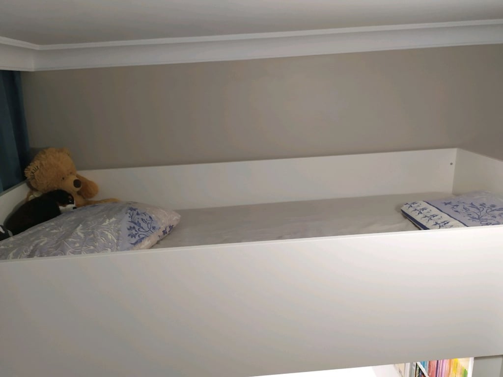 ikea marka,yatak, ranza ,çalışma masası ,kitaplık ,dolap ,şifoniyer - 4
