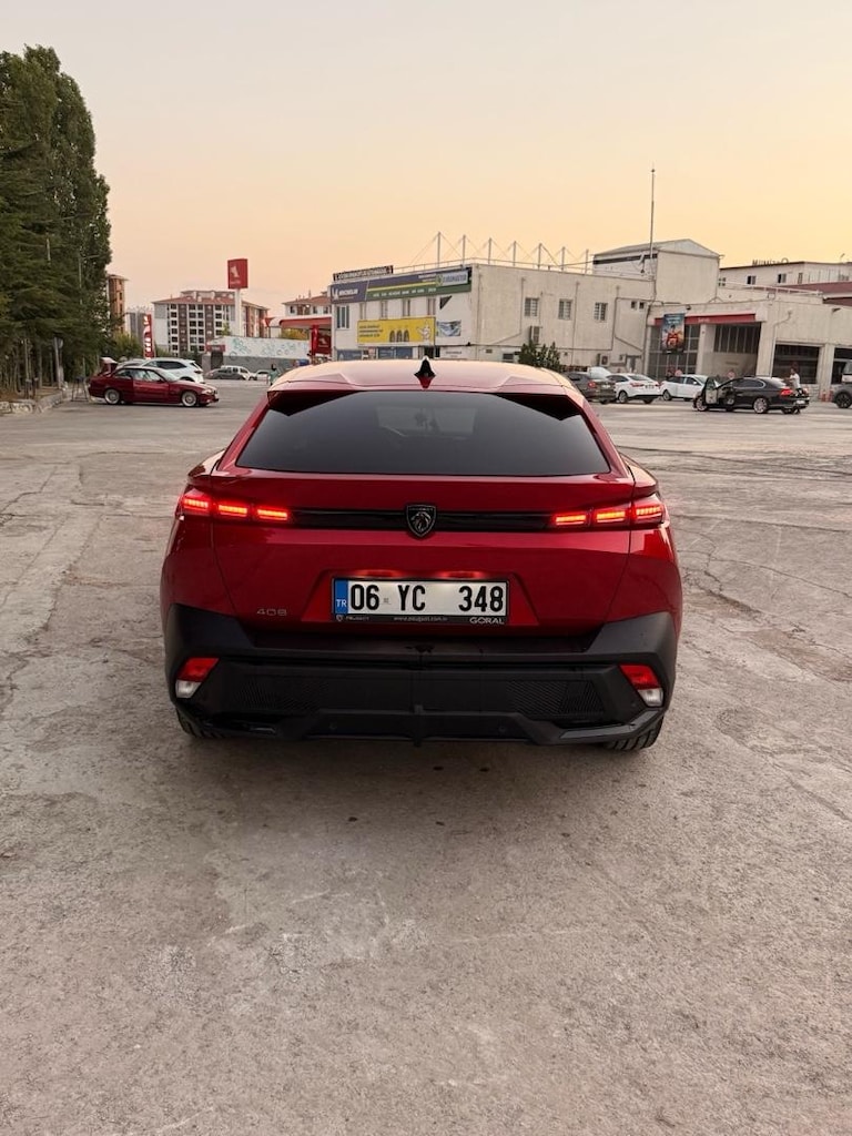 2025 ARALIK ÇIKIŞLI PEUGEOT 408 | KIRMIZI | CAM TAVAN | 9.500 KM - 9