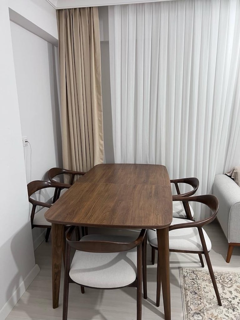 Satılık yemek masası ve yılan model sandalye - 2