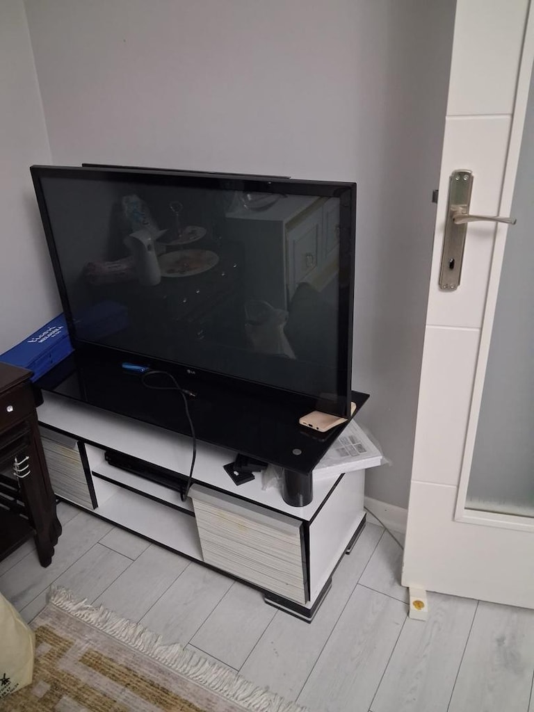 tv ünitesi ile set çalışır vaziyette - 2