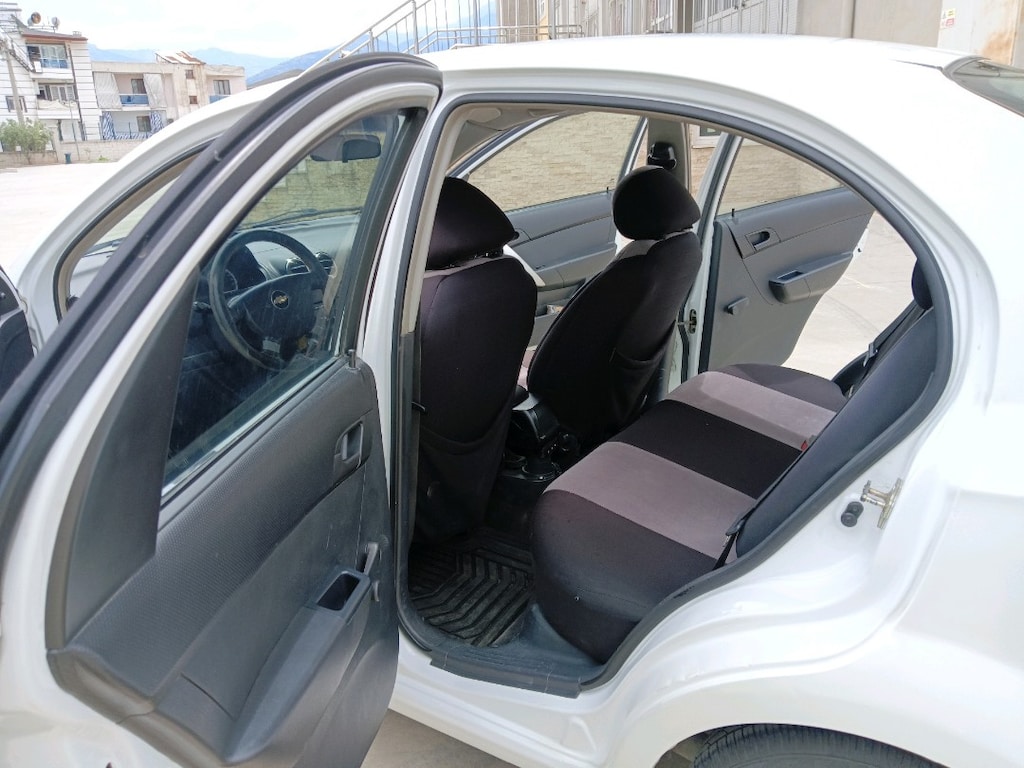 2012 model chevrolet aveo - 14