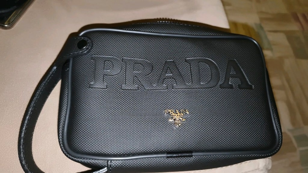 Prada El çantası