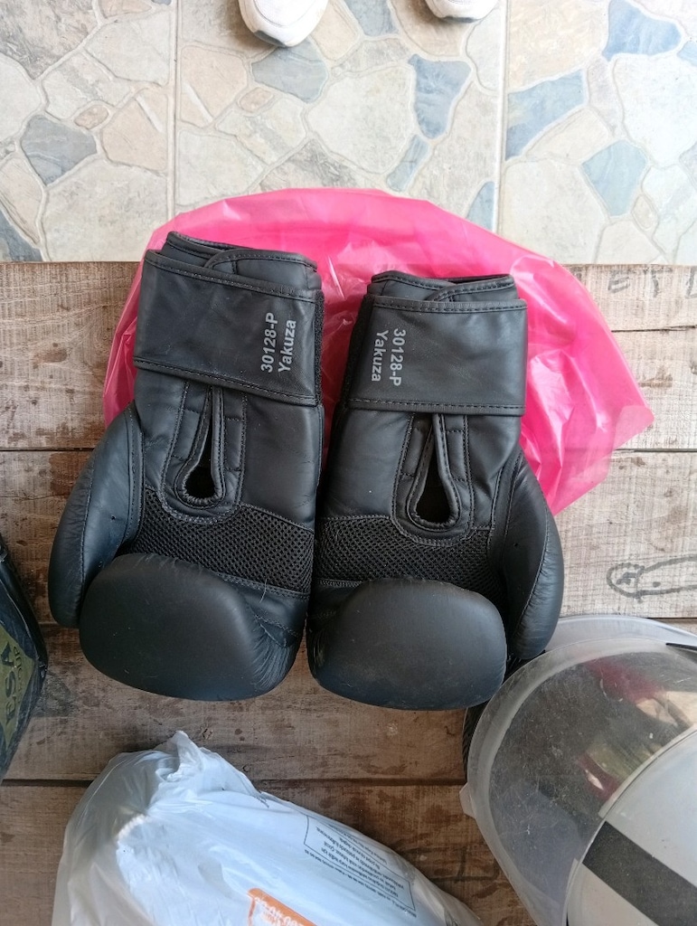dragon boks eldiveni dir aldım sporu bıraktığım için daha kulanmadım - 3