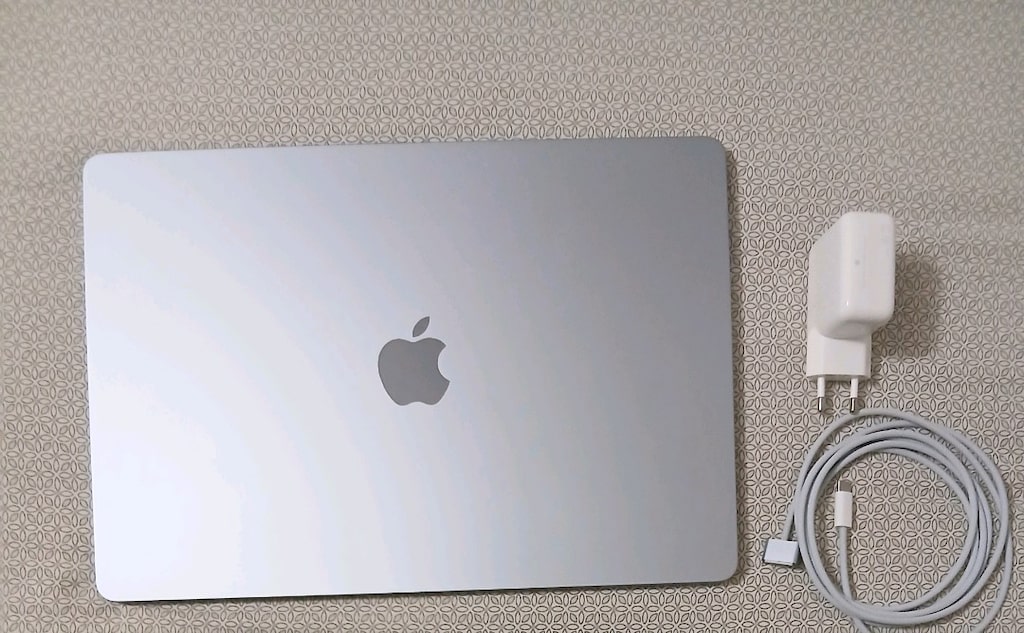 Macbook air 15 inc M4 İŞLEMCİ 10 CPU 10 GPU 24 GB RAM 512 GB SSD - 5