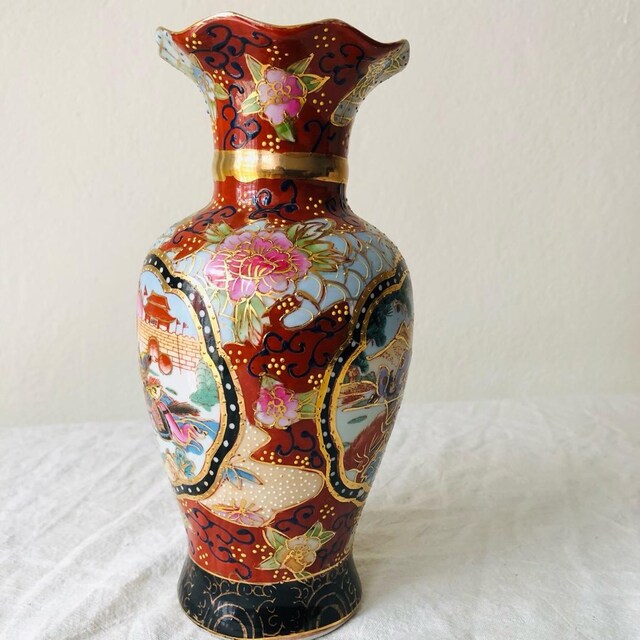 Yaldızlı ve kabartmalı vintage CHINA NO7 porselen vazo detay açıklamad