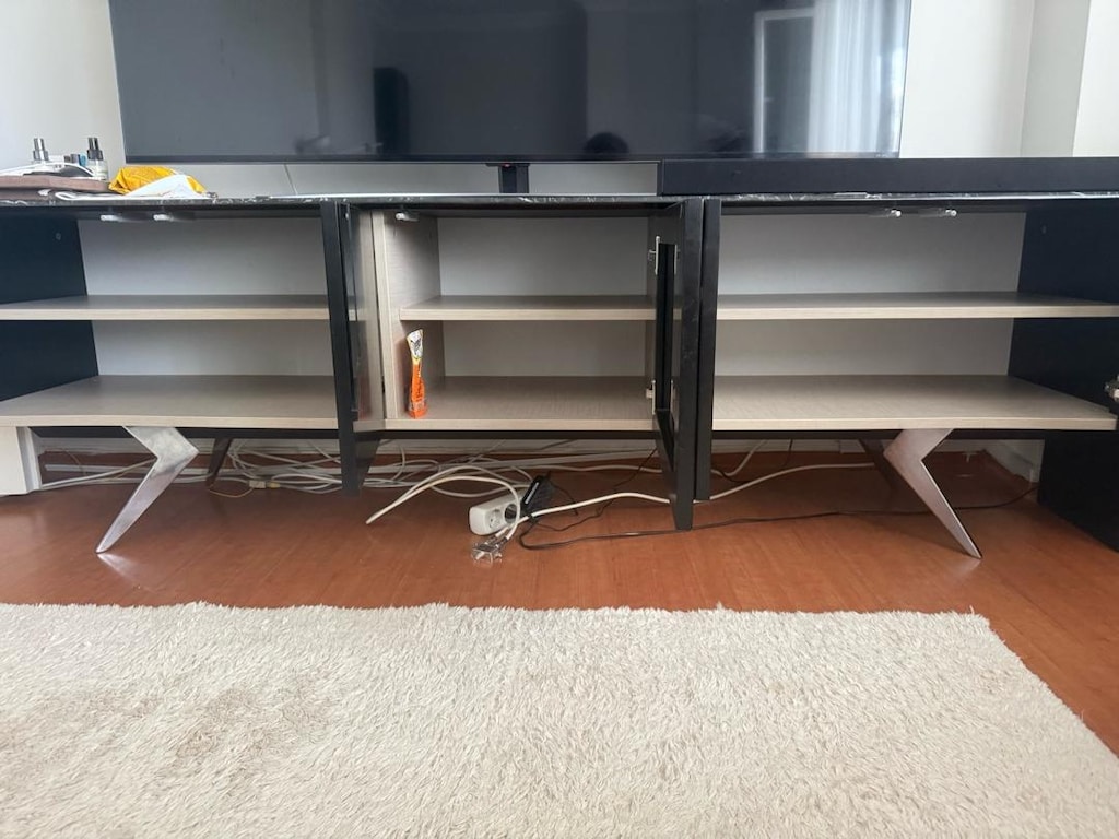 Tv Ünitesi