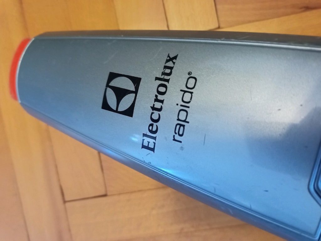 AKÜSÜ BİTMİŞ Electrolux Şarjlı Süpürge Electrolüx El Süpürgesi - 2