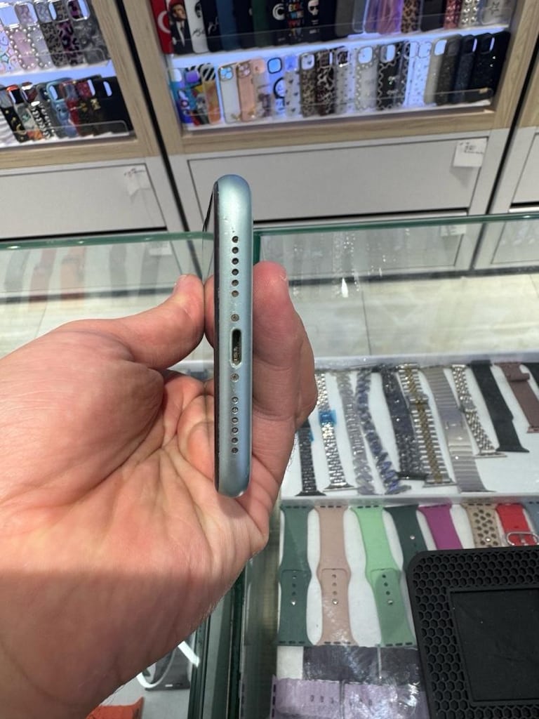 İPHONE 11 64 GB - 4