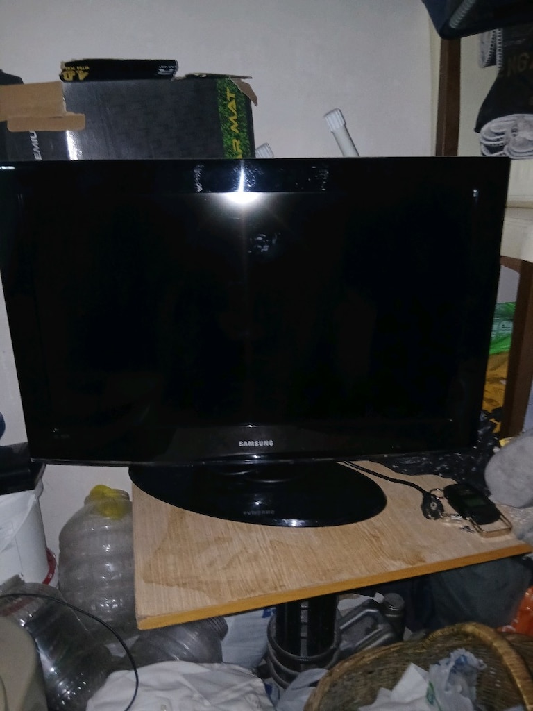 samsung lcd tv - 3