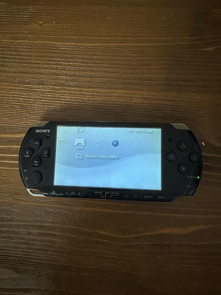 Sony PSP Oyun Konsolu Açıklamayı okuyunu - 3
