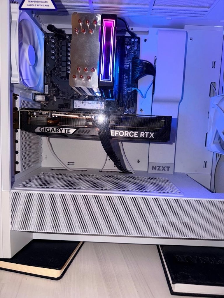 RTX 5070 12GB | Ryzen 5 7500F | 16GB DDR5 6000 | 1TB NVMe | NZXT Beyaz - 5