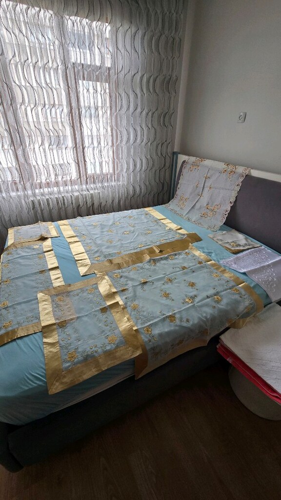 ceyizlik gold rengi masa sehpa ortuleri(20 parca)(sifir) - 12