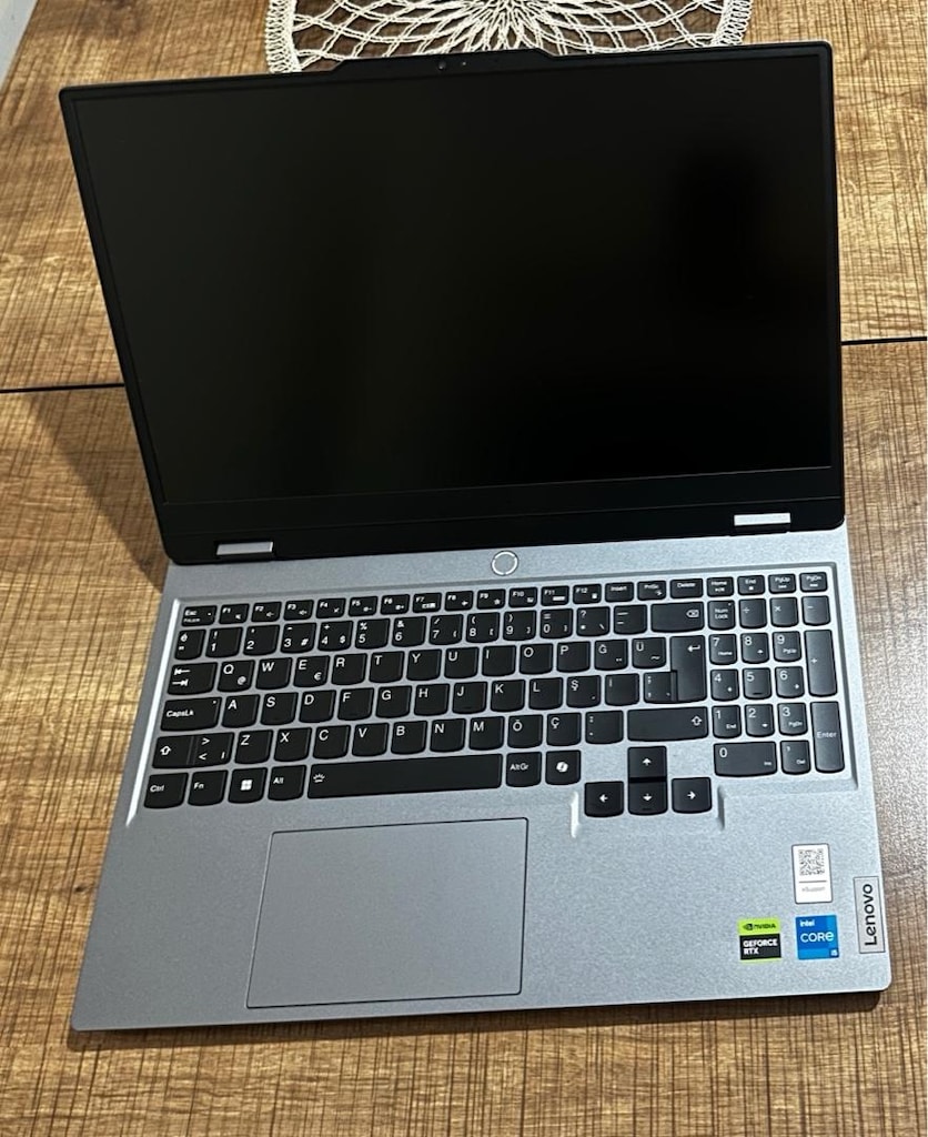 Lenovo LOQ oyuncu laptopu - 3