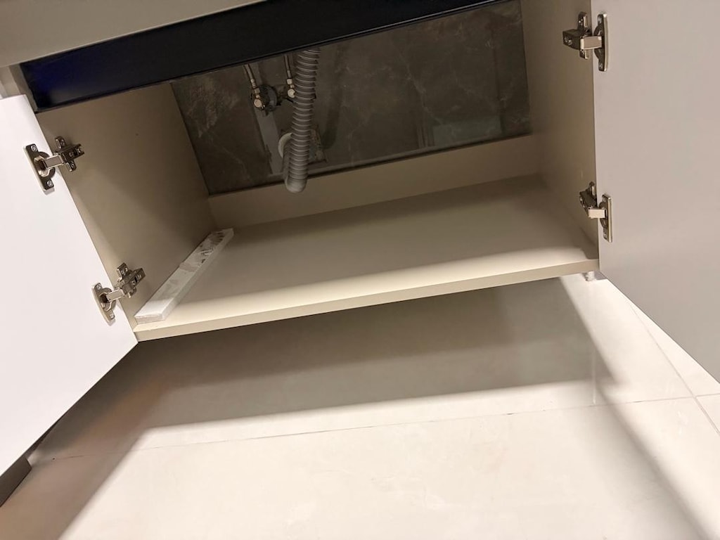 2 adet Banyo Dolabı 2 adet ayna - 4