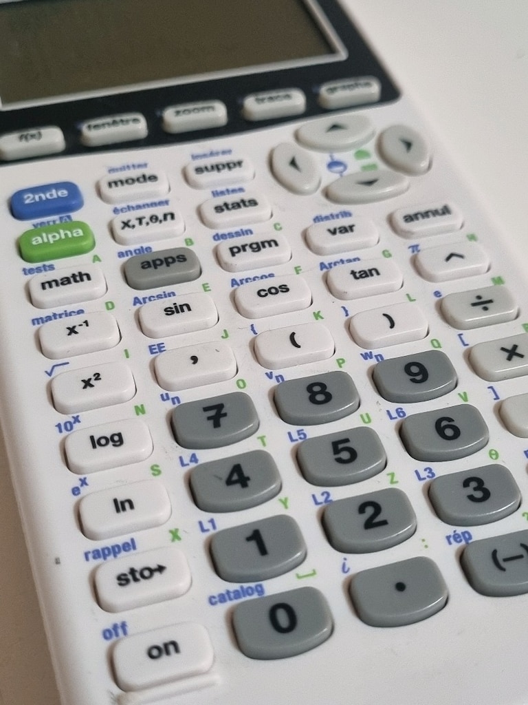 Texas Instruments TI-82 Plus - 12