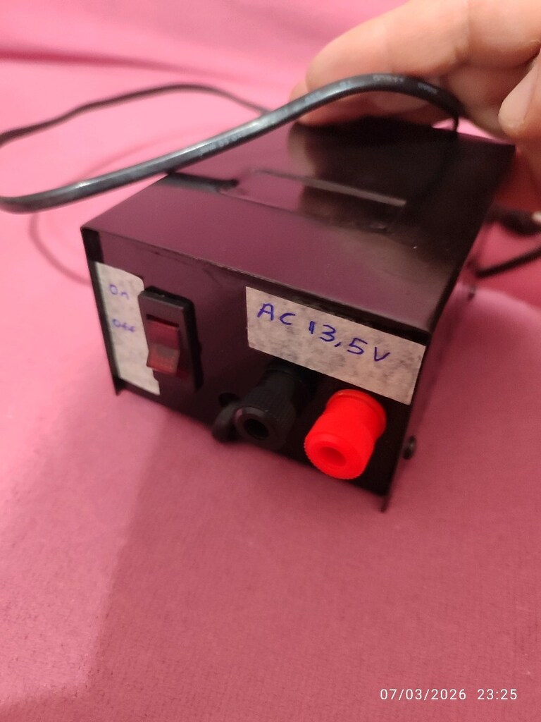 ayarlı0.5 14.5volt Mak 3 amper göstergeli adaptör 900tl - 9