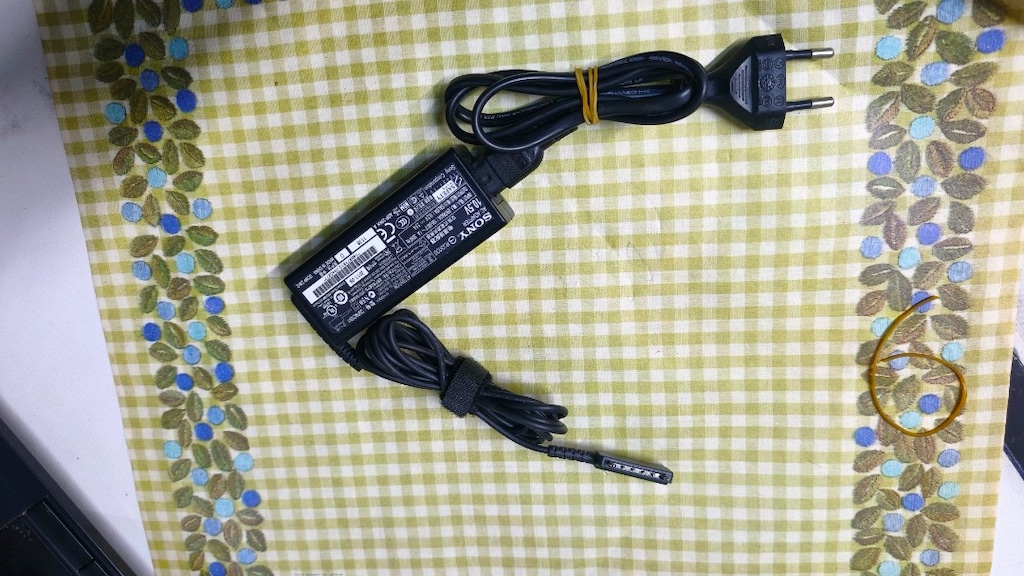 Orijinal Sony SGPAC10V1 Tablet Adaptörü 10.5V 2.9A 30W (S Serisi) - 2