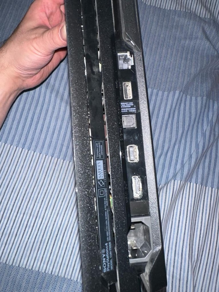 PS4 Pro 1 TB - Temiz Cihaz - Kutu açılmamıştır. - 14
