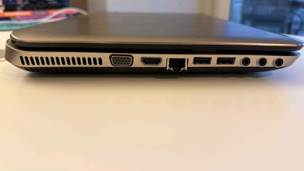 HP Pavilion dv6 | Core i3 | 6 GB RAM | 500 GB HDD | Radeon - 7
