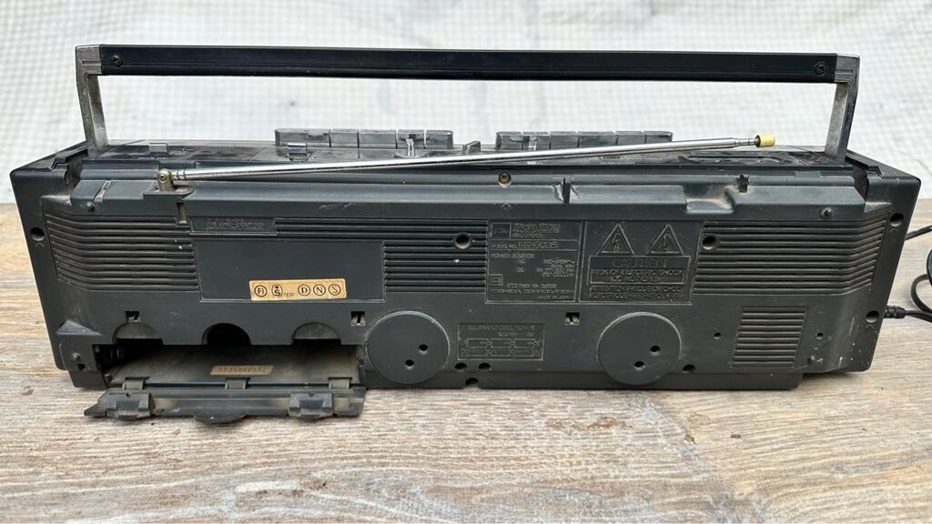 WINTAGE: TOSHIBA RT-8035 FM/SW/MW/LW stereo radio cassette recorder - 6