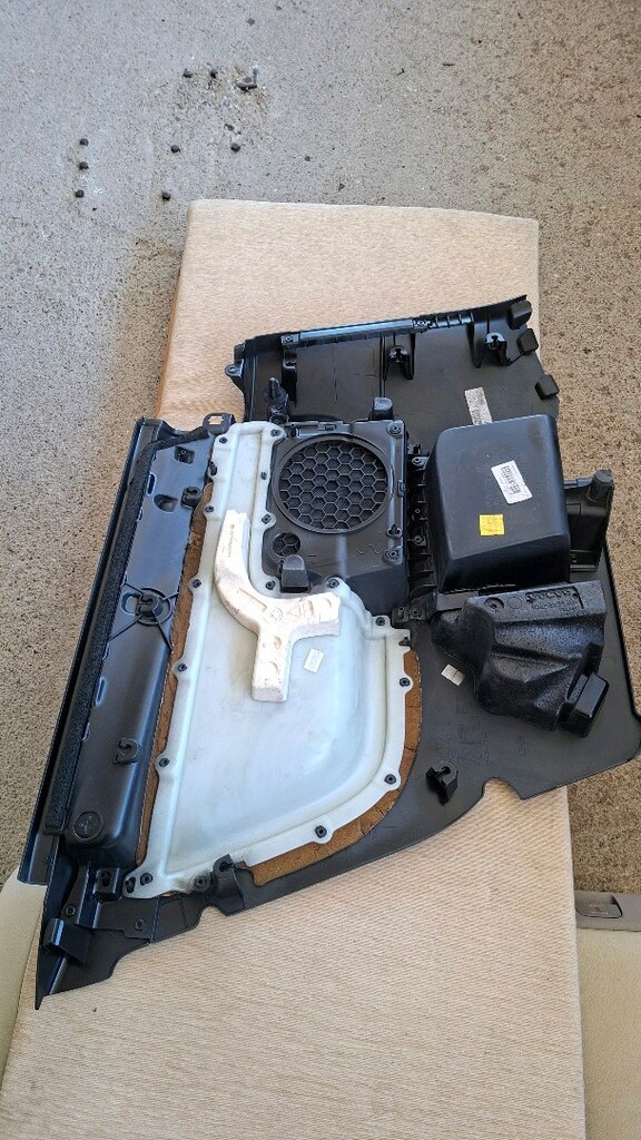 VOLVO C30 Arka Sağ Kapı Döşeme Paneli 2007-2012 arası modellere uyumlu - 4