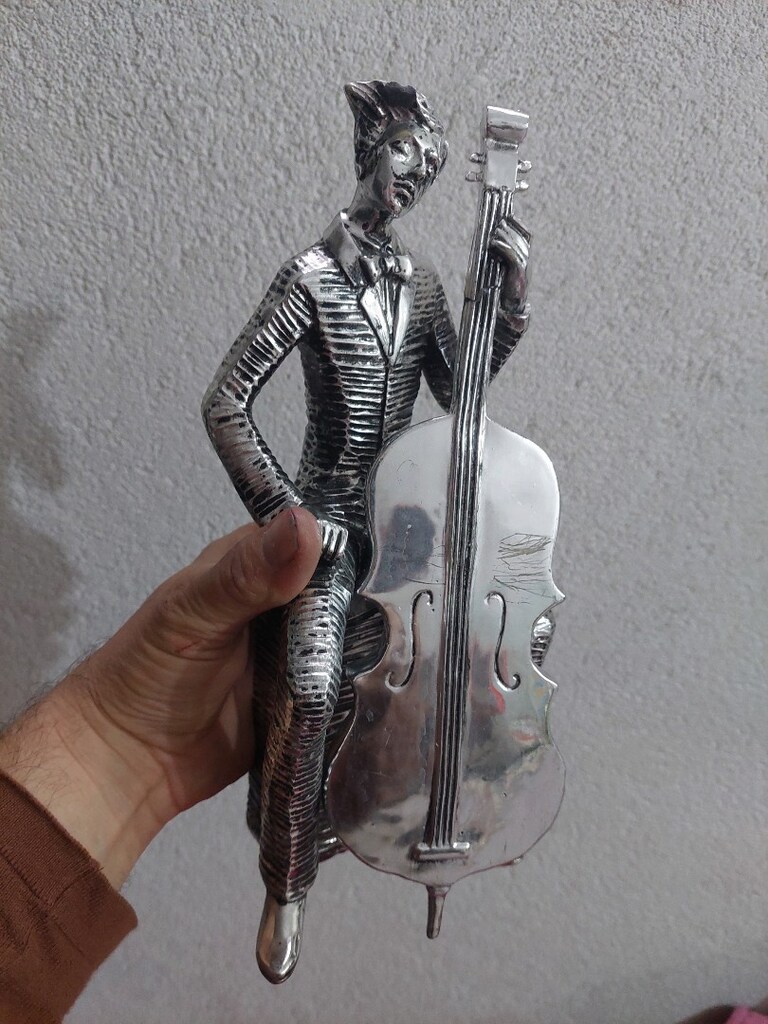 Aksesuar biblo. Keman çalan adam biblosu. Diğeri hediye. - 9