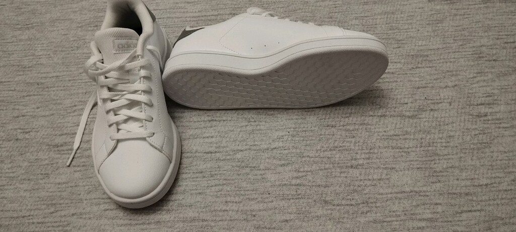 hiç giyilmedi oejinal adidas karekod mevcut - 2