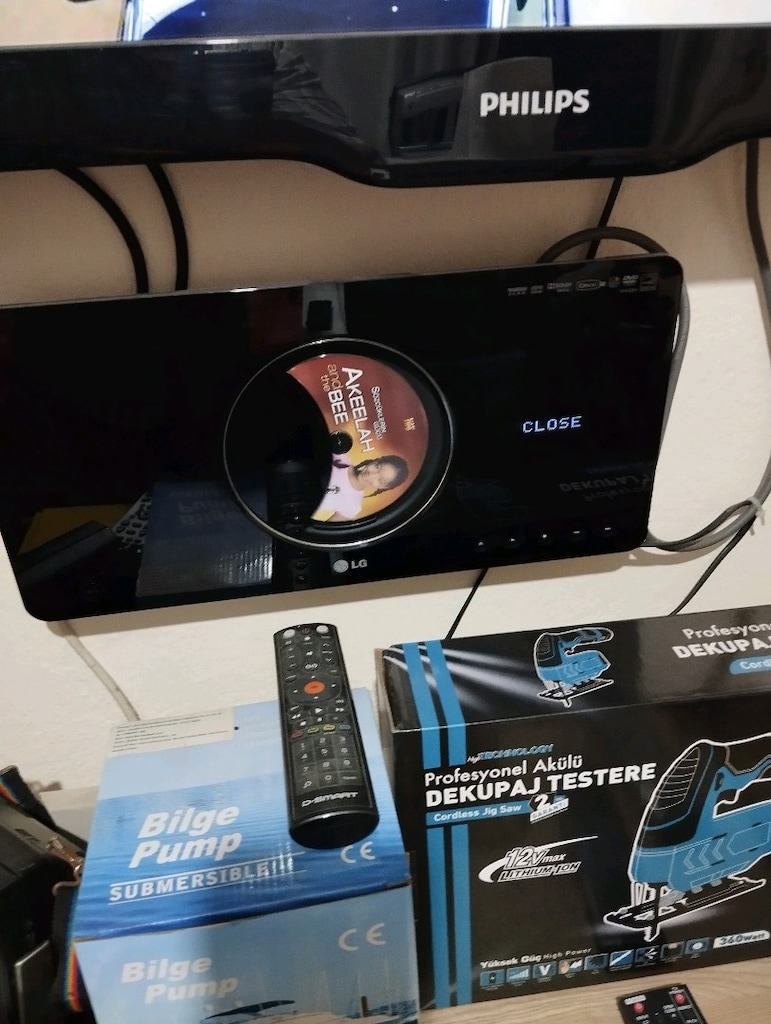 PHİLİPS 32 İNCH LCD TV. ve LG DVD player ve Beko kahve Mk. - 11