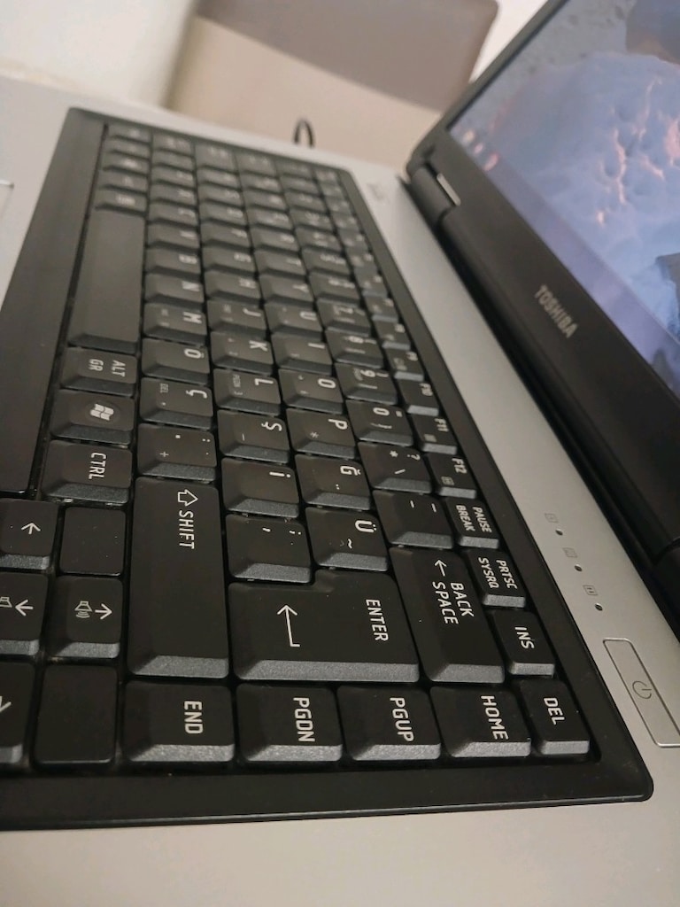 Toshiba Satellite L40-139 - 10
