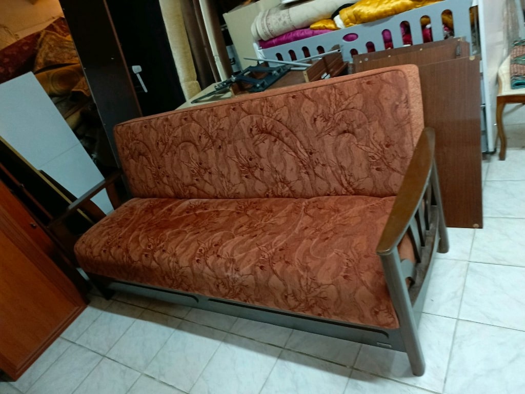 2 adet ahşap kanepe çok sağlam ve kaliteli döşemesi yeni gibi - 4