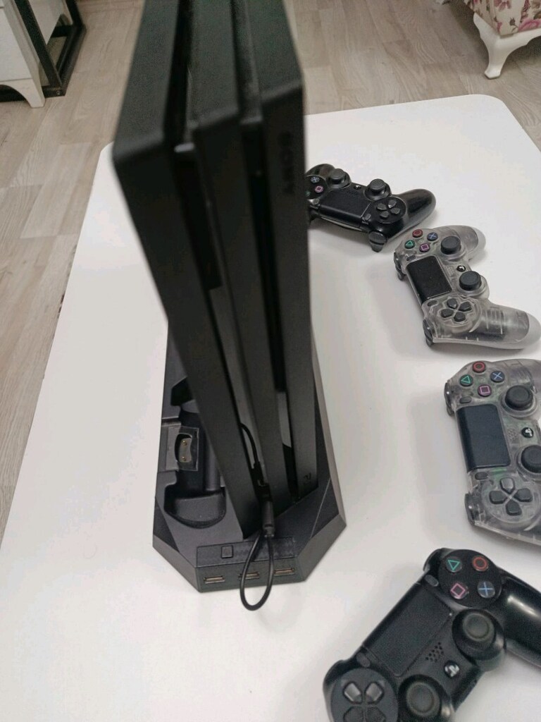 PS4 PRO - 3