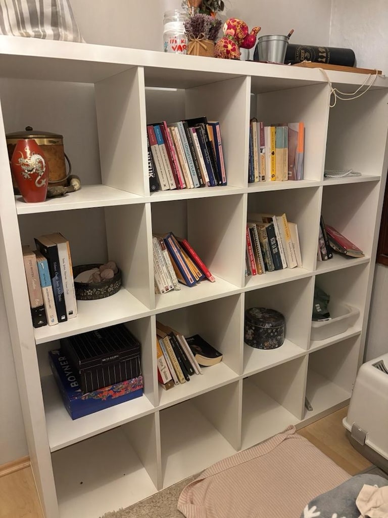 IKEA KALLAX 4x4 kitaplık / raf ünitesi satılıktır.