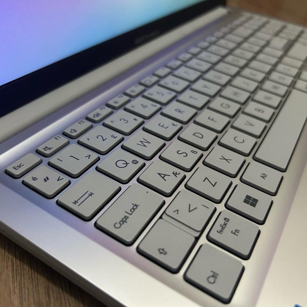 Asus Vivobook Laptop i7 13.Nesil - 9