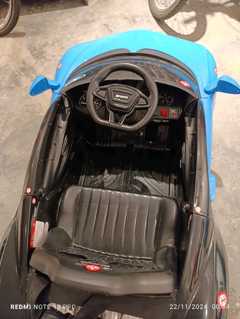 BRAVO 12 V AKÜLÜ BUGATTİ ARABA UZAKTAN KUMANDALI MAVİ SİYAH - 14