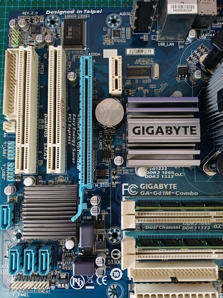 Gigabyte Anakart İntel Xeon İşlemci 4GB Ram - 5