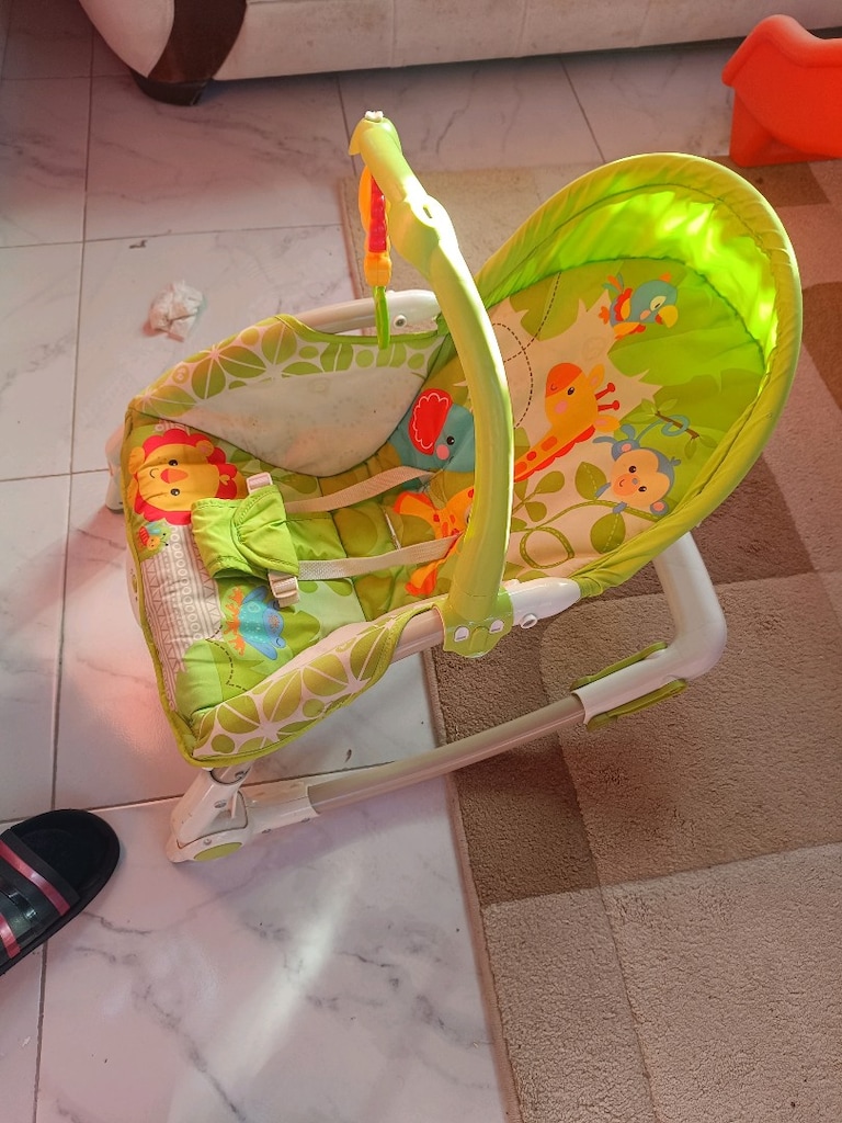 fisher Price sallanan titreşimli bebek sandalyesi