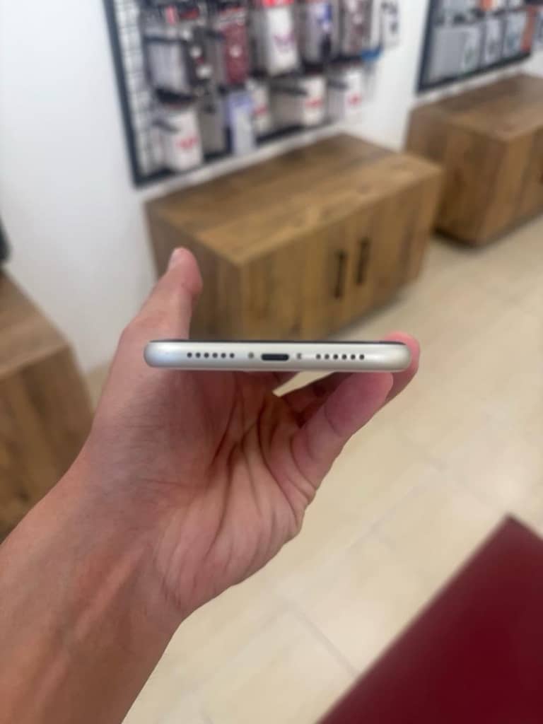 İphone 11 Beyaz 64GB - 5