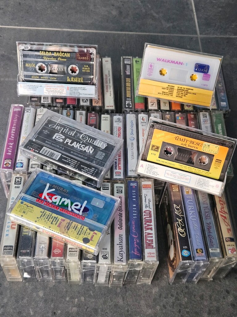 çeşitli sanatçılara ait müzik kaset albüm - 4