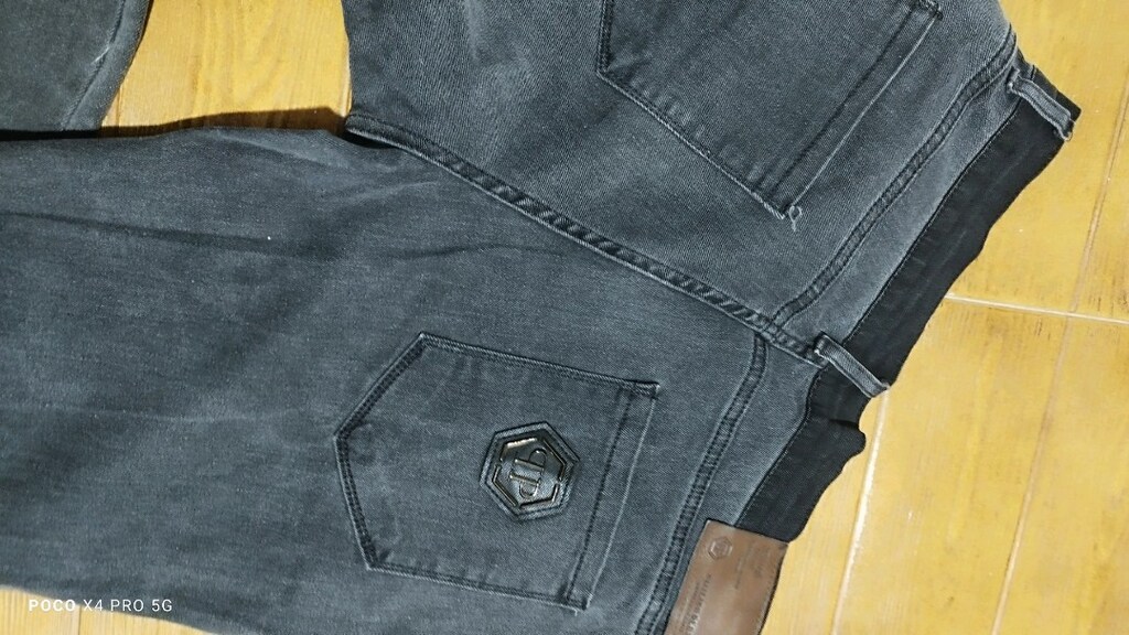 #Philip Plein likralı jeans pantolon..Eni çekilince 49  Boyu 105 - 9