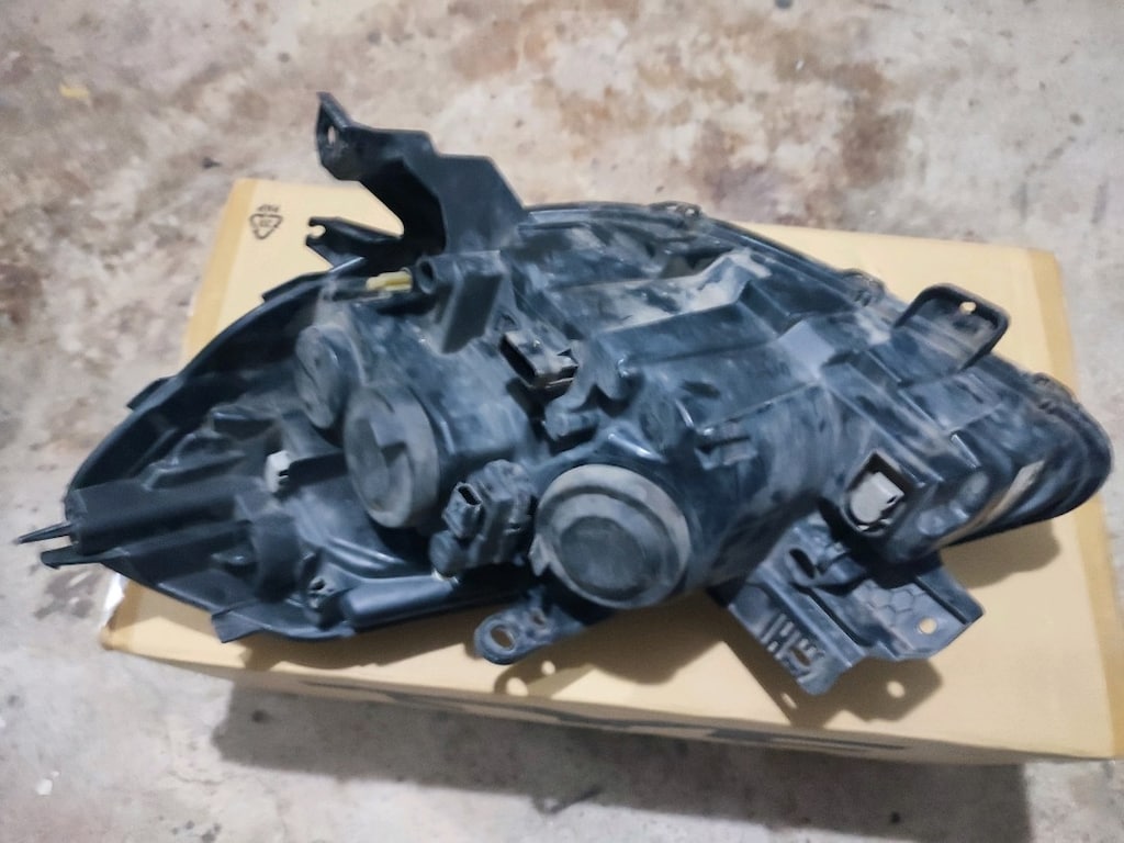 Renault Clio 3 SAĞ ÖN FAR (2011) - 2