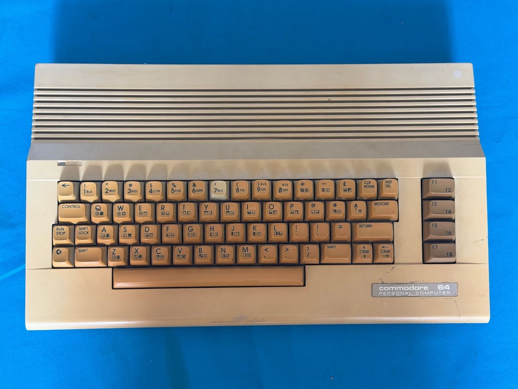 Commadore C 64 C Personel Computer Oyun Konsolu - 11