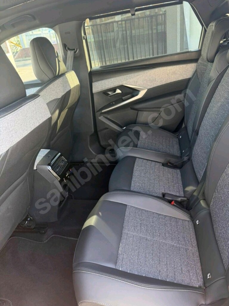 PEUGEOT 5008 1.2 HYBRID - 10