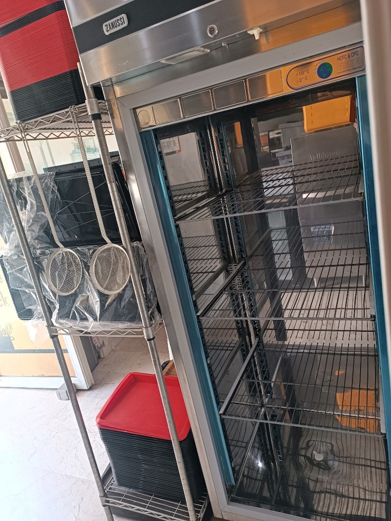 Zanussi Dik Tip Buzdolabı Sanayi Tipi Buzdolabı Tek Kapılı Buzdolabı - 4