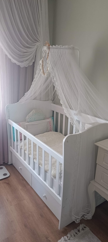 İki çekmeceli, Sallanan Bebek Yatağı ( büyük), kaliteli ahşap - 2